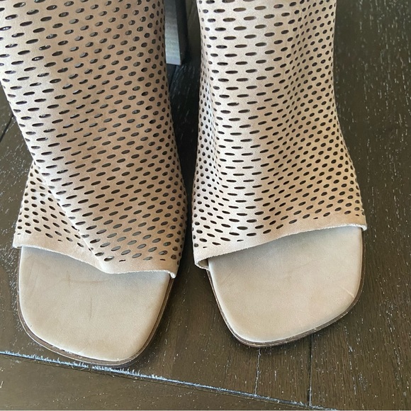 Vince Camuto Katnina Stacked Heel Laser Cut Perforated Booties Size 12M Nude - Picture 7 of 15